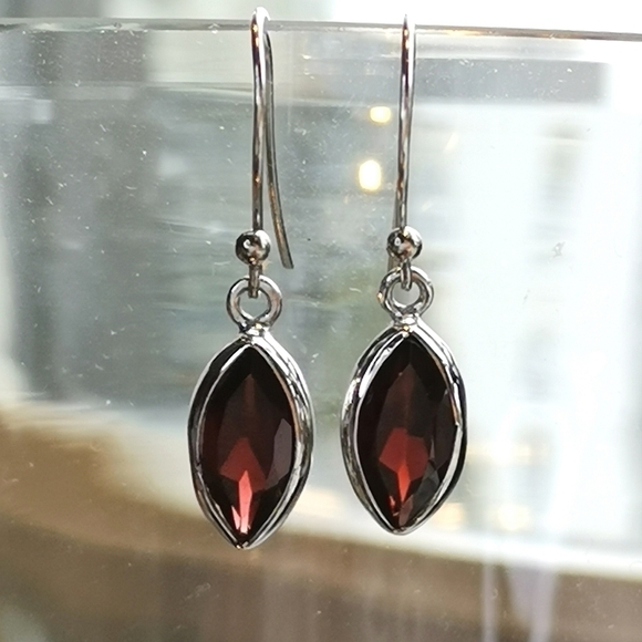 Sterling silver garnet dangle drop earrings - Picture 6 of 6